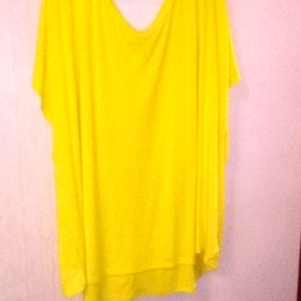 Avenue yellow top with shoulder split worn once size 30/32